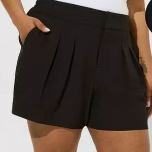 Women's Black Pleated Shorts